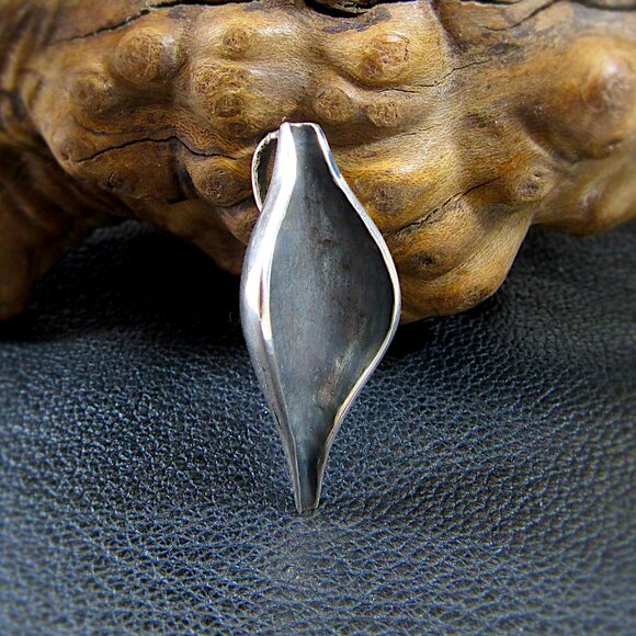 Solid 925 Sterling Silver Oxidized Pea Pod Seed Pod Slide Pendant - Picture 1 of 9